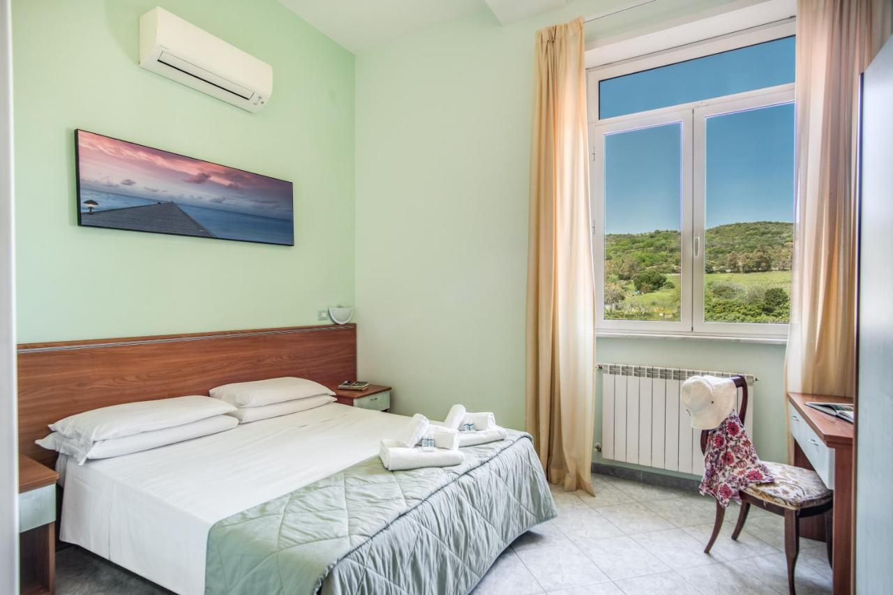 Villa Mg Hotel Santa Marinella Exterior photo