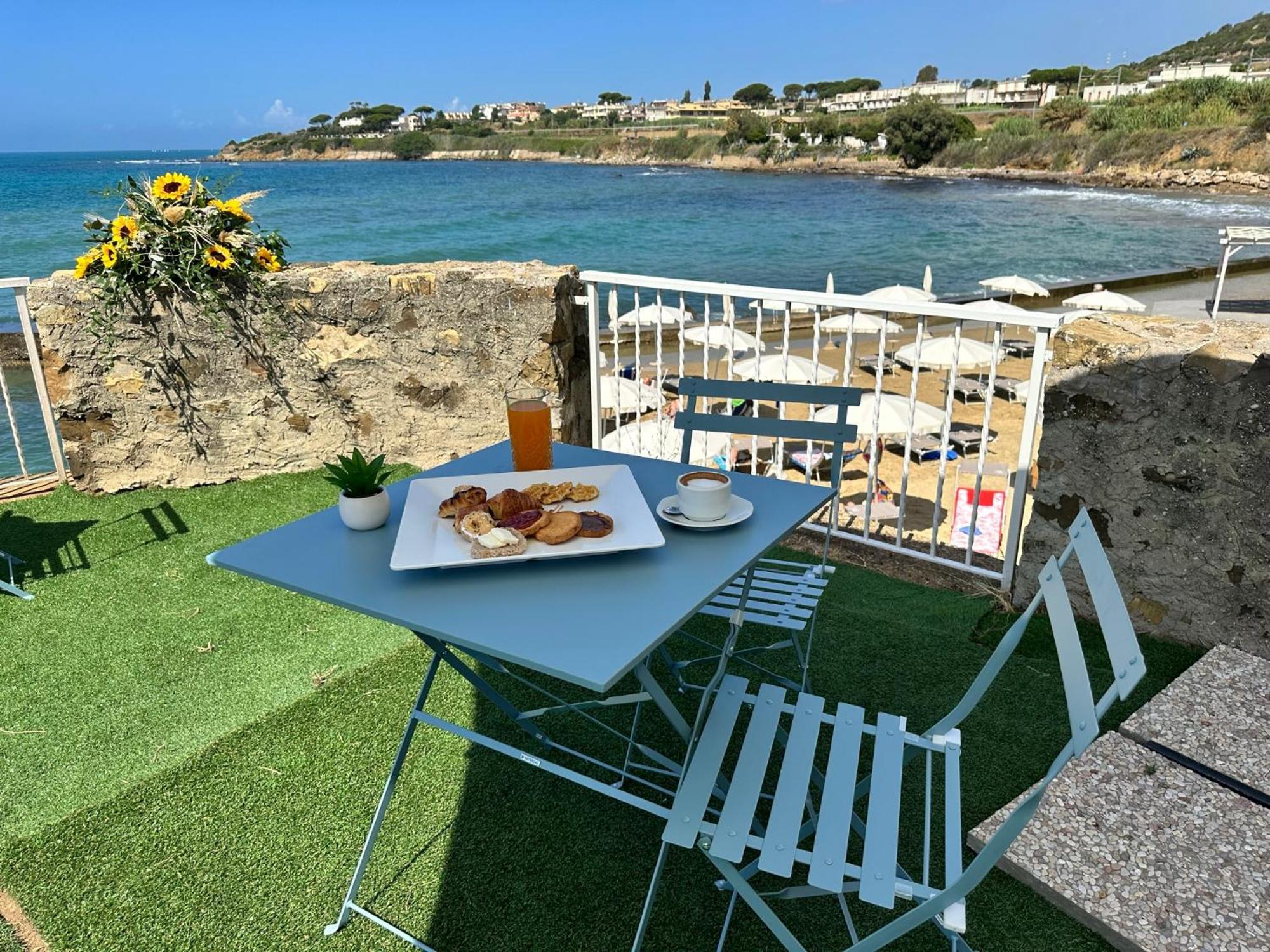 Villa Mg Hotel Santa Marinella Exterior photo